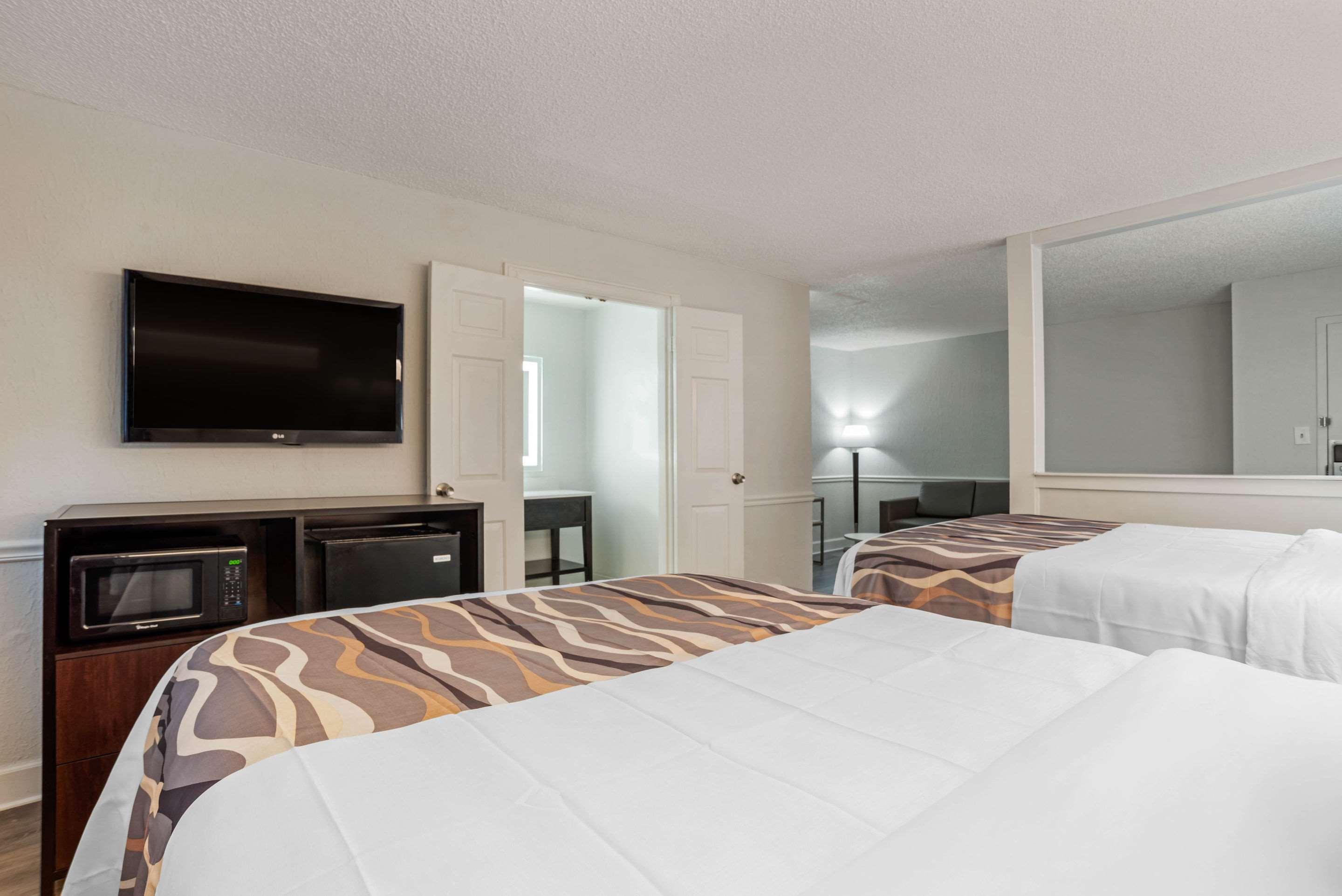 Baymont By Wyndham Montgomery Al Exterior foto
